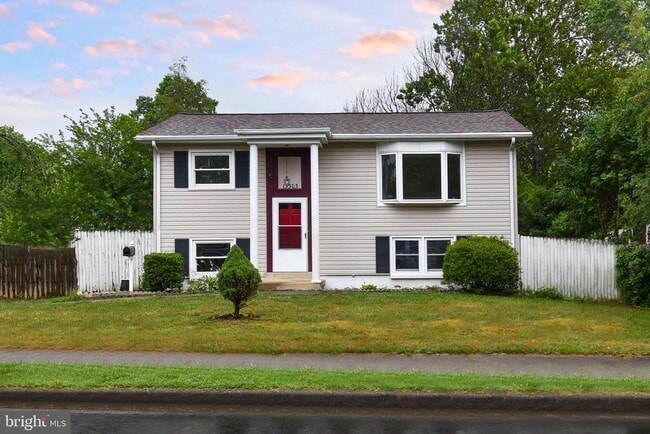 property at 13303 Huntington Ln