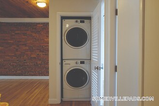 162 Broadway, Unit 3 in Somerville, MA - Foto de edificio - Building Photo