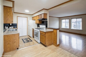 7524 Bristol Ln in Hanover Park, IL - Building Photo - Building Photo