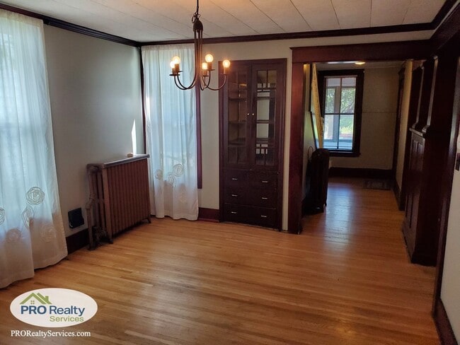 1025 Burgess St in St. Paul, MN - Building Photo - Building Photo