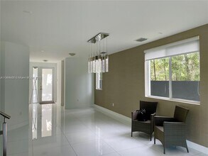 6855 NW 103rd Ave in Doral, FL - Building Photo - Building Photo