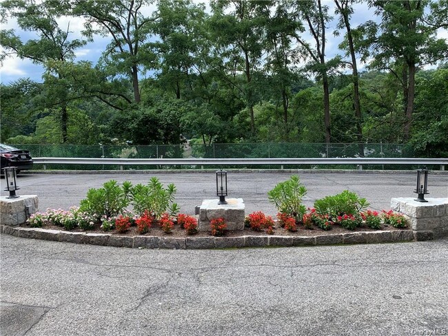 370 Central Park Ave-Unit -4R in Scarsdale, NY - Building Photo - Building Photo