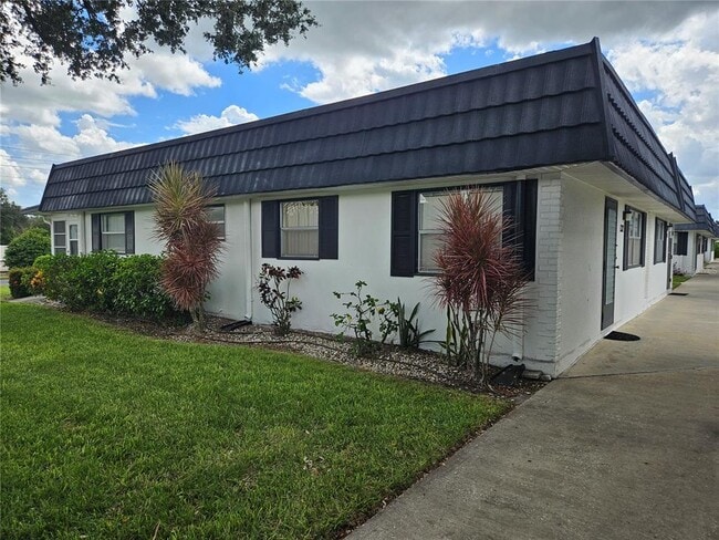 301 Kings Blvd in Sun City Center, FL - Building Photo - Building Photo