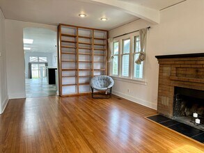 540 N 67th St in Seattle, WA - Building Photo - Building Photo