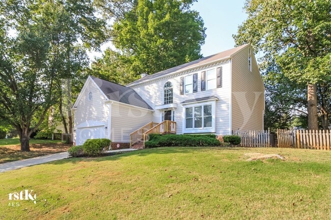 10 Country Woods Ct in Greensboro, NC - Foto de edificio - Building Photo