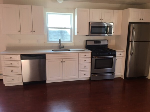 664 Humphrey St in Swampscott, MA - Building Photo