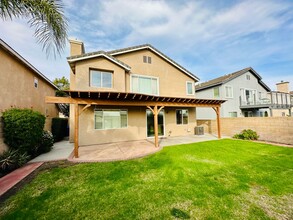 14643 Deer Dr in Fontana, CA - Building Photo - Building Photo