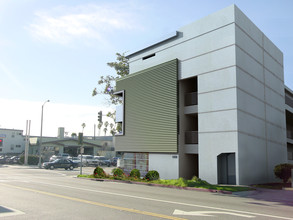 Ocean Breeze Apartments in Santa Monica, CA - Building Photo - Building Photo