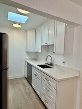 500 W Middlefield Rd in Mountain View, CA - Building Photo - Building Photo