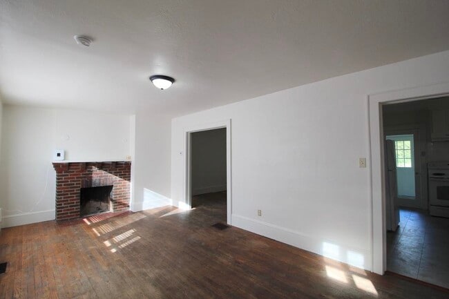 805 S High St in Harrisonburg, VA - Foto de edificio - Building Photo