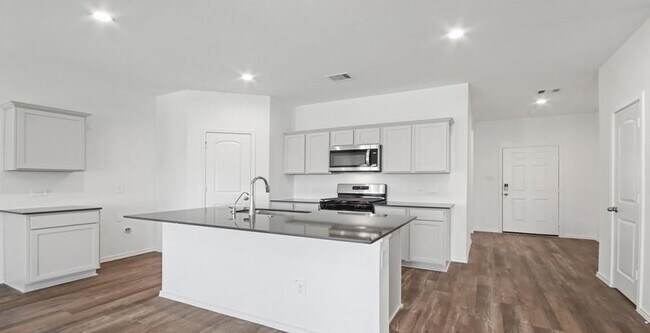 12814 Sunny Pass in Willis, TX - Foto de edificio - Building Photo