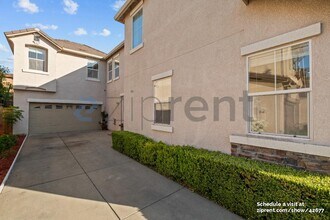 554 Blue Cypress Way in Hercules, CA - Building Photo - Building Photo
