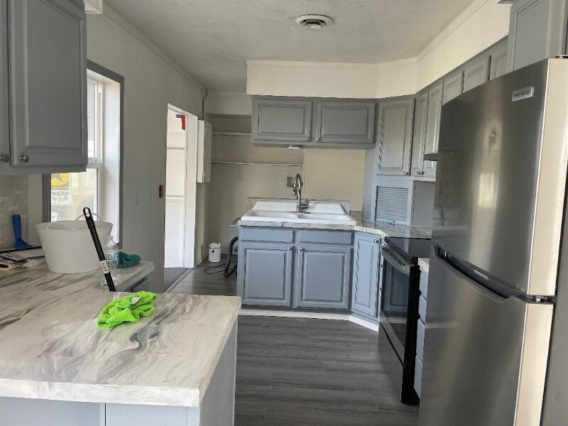 1106 N 60th Ave in West Richland, WA - Building Photo