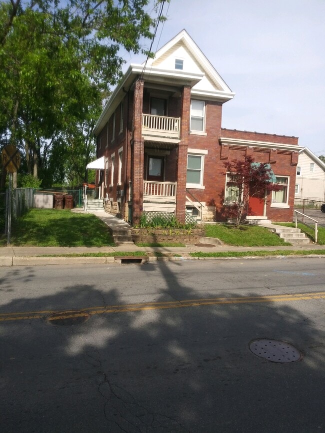 4819 Forest Ave, Unit #2 in Cincinnati, OH - Building Photo - Building Photo