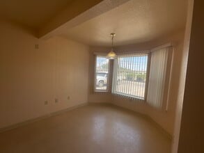 Vista Montana in Las Cruces, NM - Foto de edificio - Building Photo