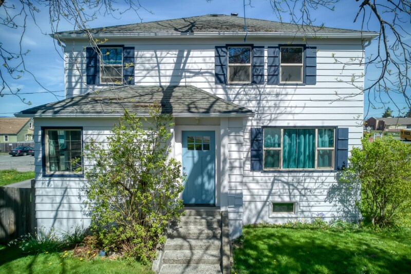 127 E 14th St in Port Angeles, WA - Building Photo