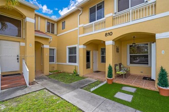 810 NE 212th Terrace in Miami, FL - Building Photo - Building Photo