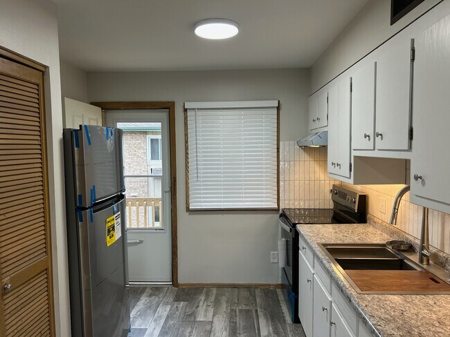 609 Linden Ave, Unit 3