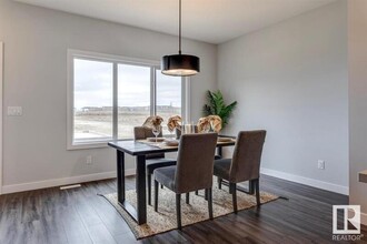 17 Raspberry Rd in St. Albert, AB - Building Photo - Building Photo