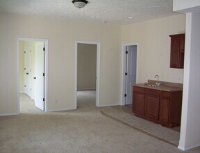 3195 Creekside Dr S in Springfield, MO - Foto de edificio - Building Photo