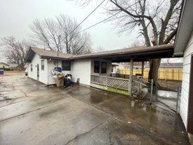 735 N Abilene Ave in Valley Center, KS - Foto de edificio - Building Photo