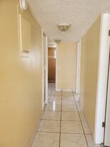 43 W 43rd St, Unit 43 st in Hialeah, FL - Building Photo