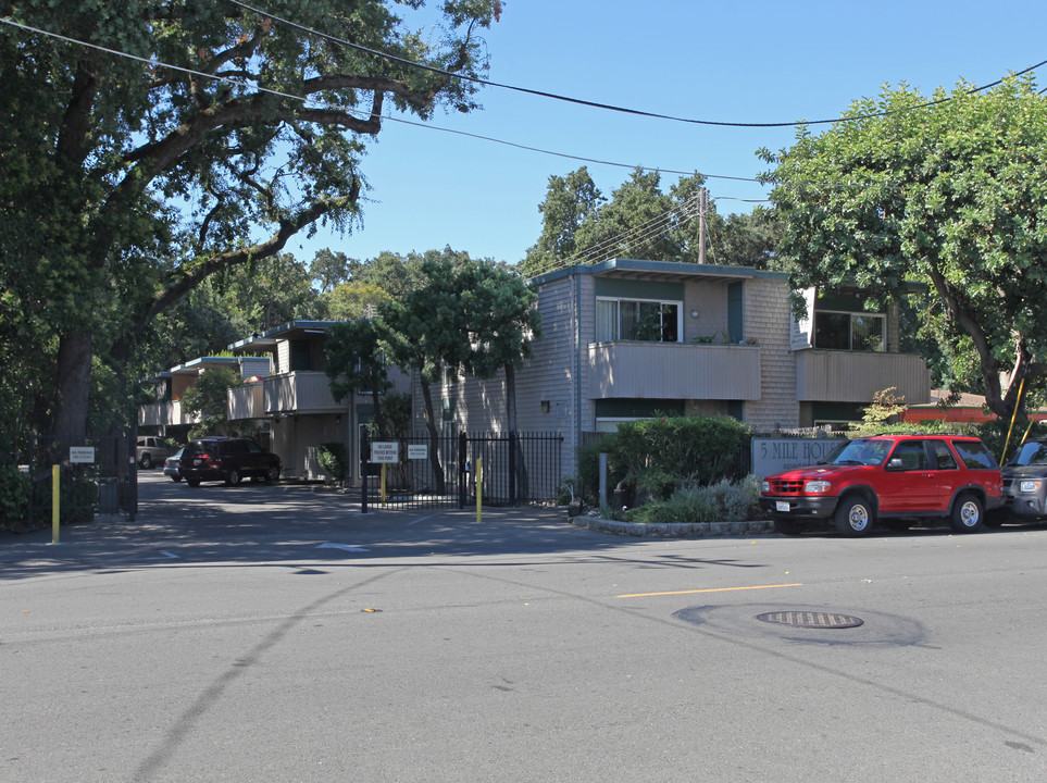 Five Mile House Apartments in Stockton, CA - Building Photo