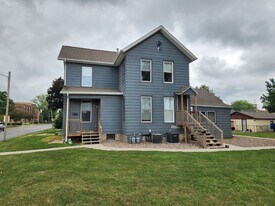 2007 N Harrison St in Davenport, IA - Building Photo