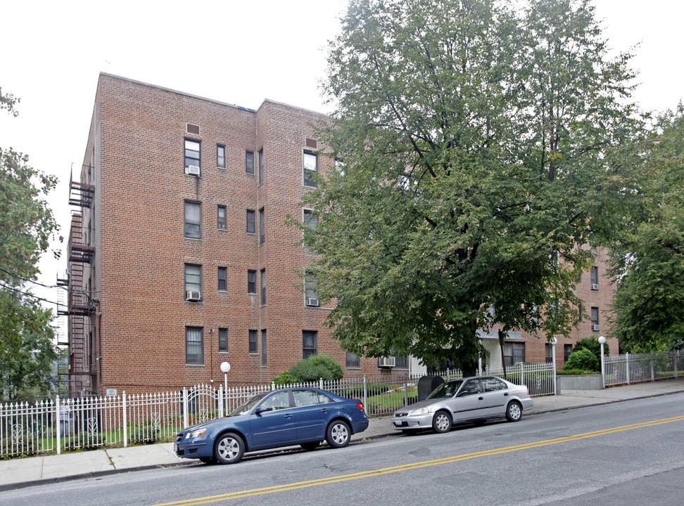 Pine View House in Yonkers, NY - Building Photo