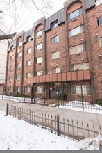 5852 N Sheridan Rd, Unit 207 in Chicago, IL - Foto de edificio - Building Photo