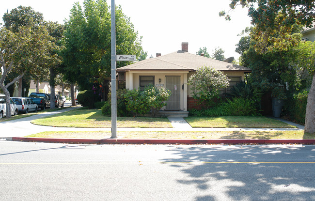 1442 E Wilson Ave in Glendale, CA - Building Photo - Building Photo