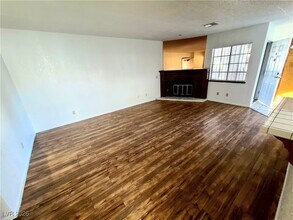 5105 Eldora Ave in Las Vegas, NV - Building Photo - Building Photo