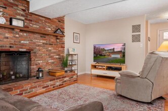 1526 Palm Ct in Pasadena, MD - Foto de edificio - Building Photo