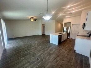 636 NE 2nd Pl in Cape Coral, FL - Building Photo - Building Photo