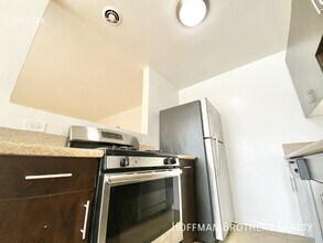 1326 Flores St in West Hollywood, CA - Foto de edificio - Building Photo