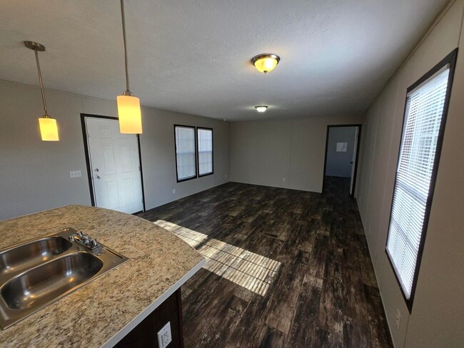 6045 Frederick St in Romulus, MI - Building Photo - Building Photo