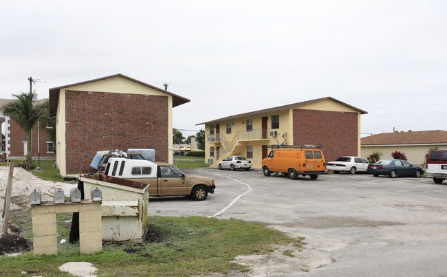 138-140 NE 1st St in Belle Glade, FL - Foto de edificio - Building Photo