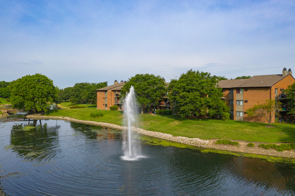 Views of Naperville Apartments in Naperville, IL