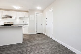 Lake Street Apartments in Sault Ste Marie, ON - Building Photo - Building Photo