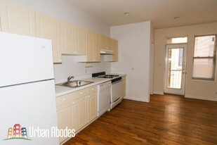 918 W Dakin St, Unit M00B in Chicago, IL - Building Photo - Building Photo