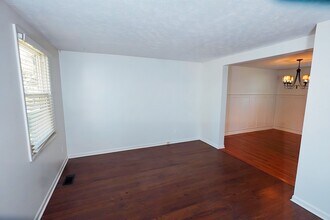 8711 Blessing Dr in Powell, OH - Building Photo - Building Photo