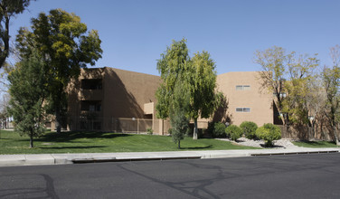 7494 E Earll Dr in Scottsdale, AZ - Building Photo - Building Photo