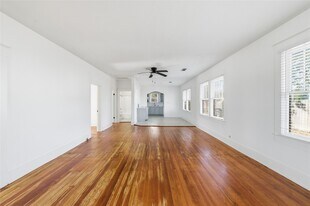 3808 State Hwy 3 in Dickinson, TX - Building Photo