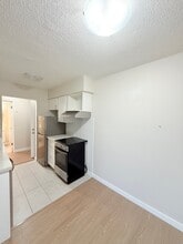 Beacon Hill Apartments in North Vancouver, BC - Building Photo - Building Photo