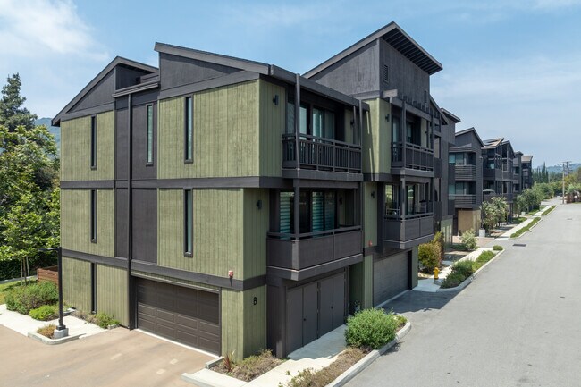 Penn Court 28 Custom Townhomes