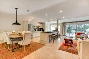 2312 Las Casitas Dr in Wellington, FL - Building Photo