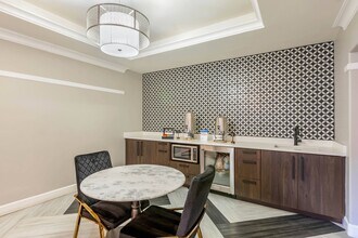4550 Cherry Creek in Glendale, CO - Foto de edificio - Building Photo
