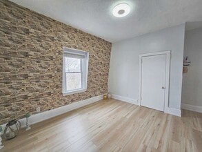 23 Benedict St, Unit Somerville unit 3 in Somerville, MA - Foto de edificio - Building Photo