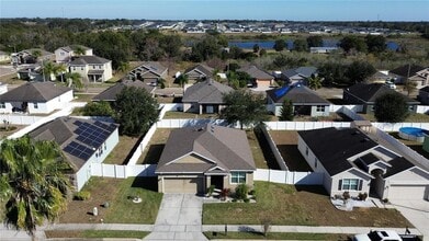140 Highland Meadows St in Davenport, FL - Foto de edificio - Building Photo