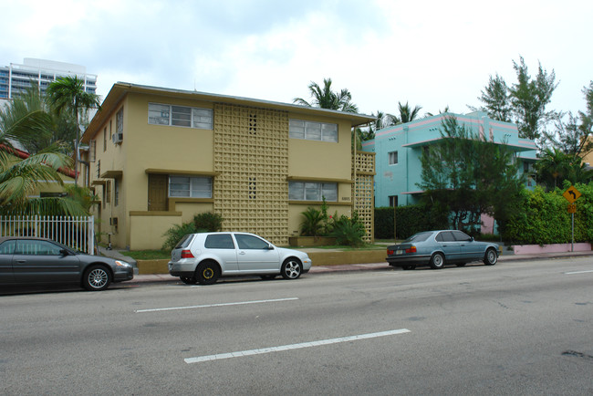 6805-6807 Abbott Ave in Miami Beach, FL - Building Photo - Building Photo